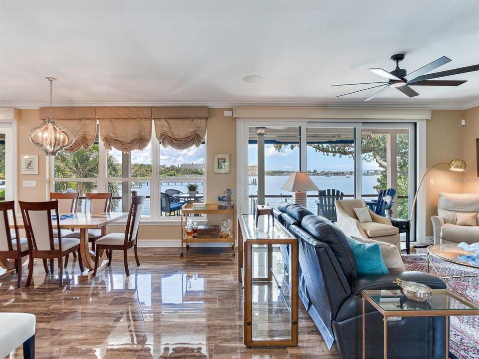 На продажу: $2,174,000 (3 спален, 2 ванн, 2462 Квадратных фут)