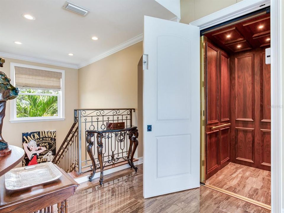 На продажу: $2,174,000 (3 спален, 2 ванн, 2462 Квадратных фут)