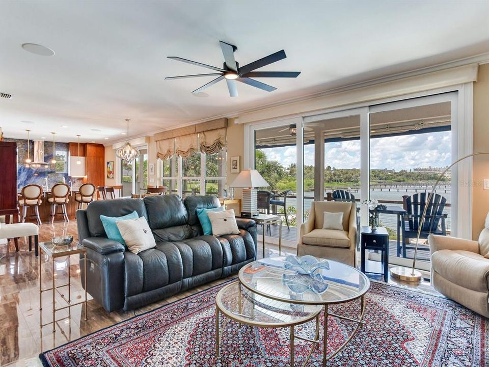 На продажу: $2,174,000 (3 спален, 2 ванн, 2462 Квадратных фут)