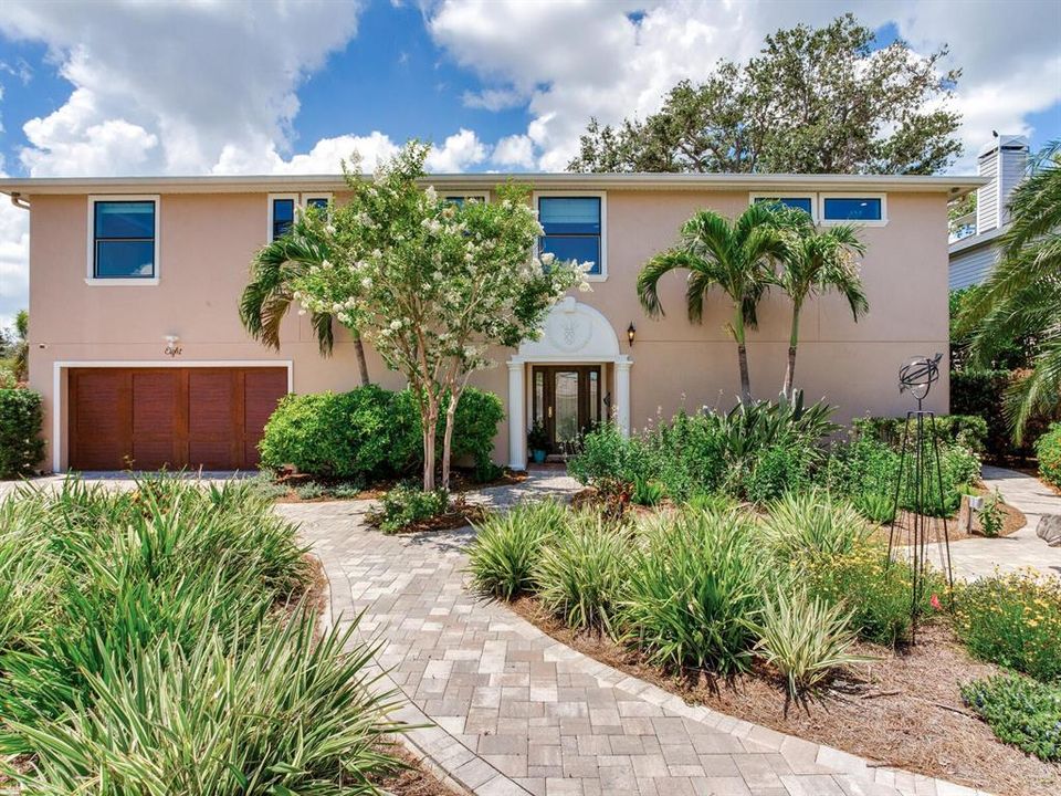 На продажу: $2,174,000 (3 спален, 2 ванн, 2462 Квадратных фут)