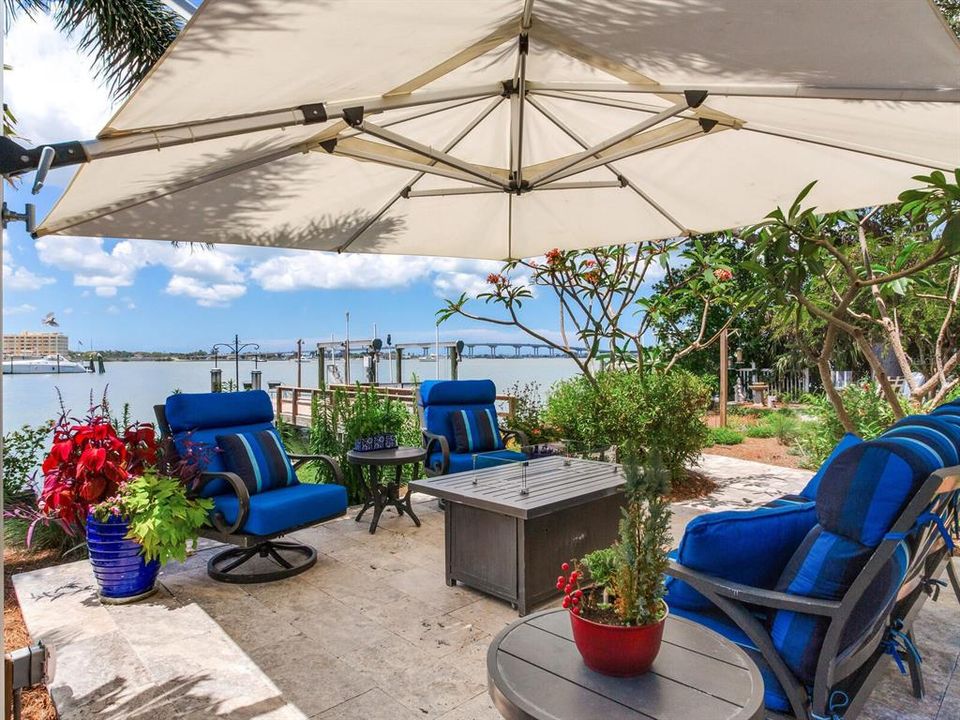 На продажу: $2,174,000 (3 спален, 2 ванн, 2462 Квадратных фут)