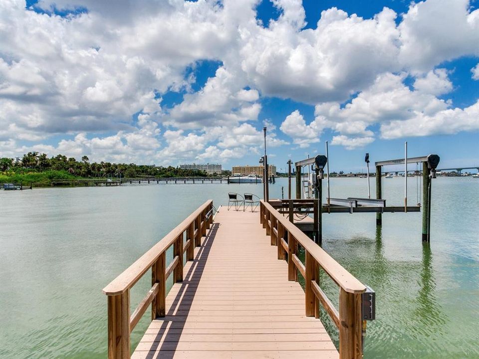 На продажу: $2,174,000 (3 спален, 2 ванн, 2462 Квадратных фут)