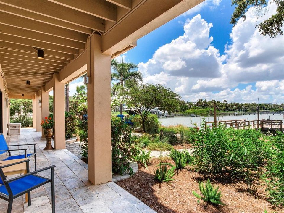 На продажу: $2,174,000 (3 спален, 2 ванн, 2462 Квадратных фут)