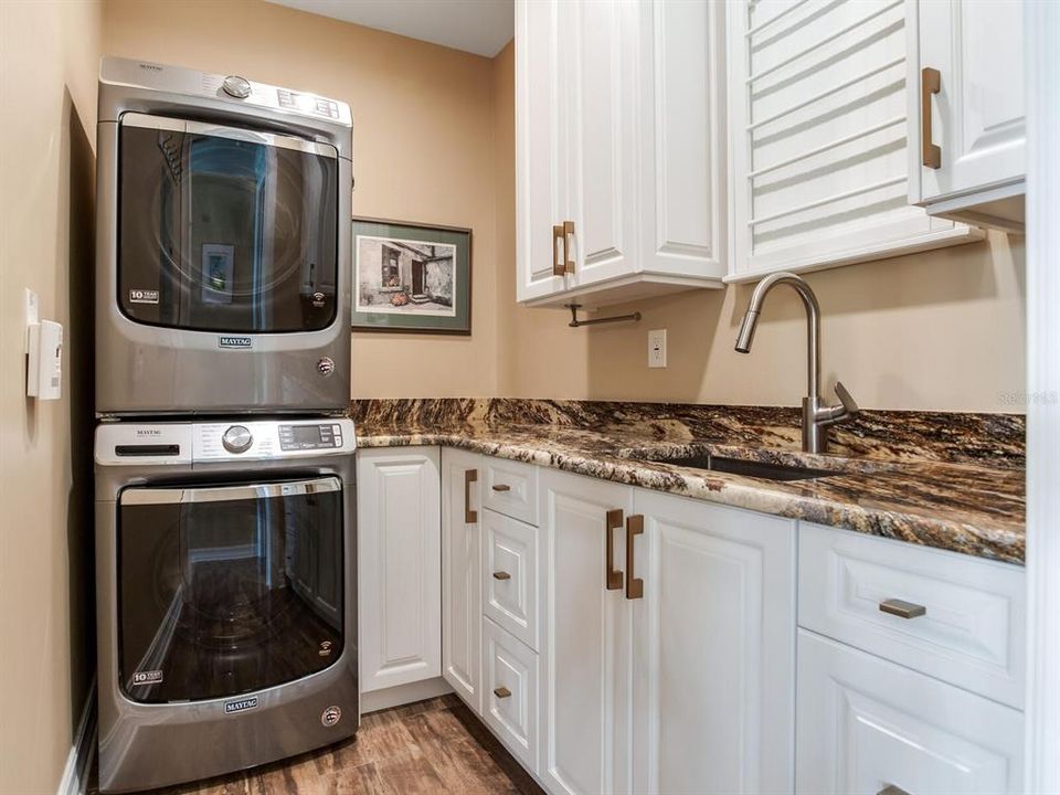 На продажу: $2,174,000 (3 спален, 2 ванн, 2462 Квадратных фут)