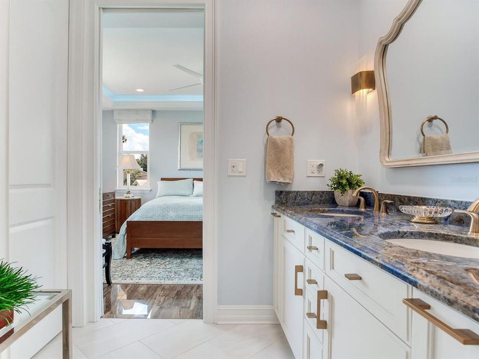 На продажу: $2,174,000 (3 спален, 2 ванн, 2462 Квадратных фут)