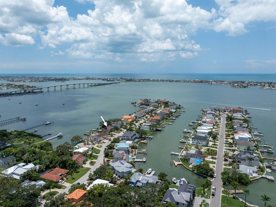 На продажу: $2,174,000 (3 спален, 2 ванн, 2462 Квадратных фут)