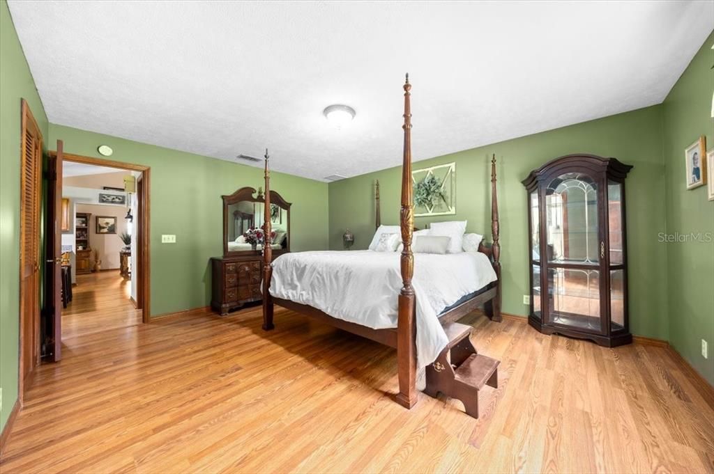 For Sale: $525,000 (3 beds, 2 baths, 1862 Square Feet)