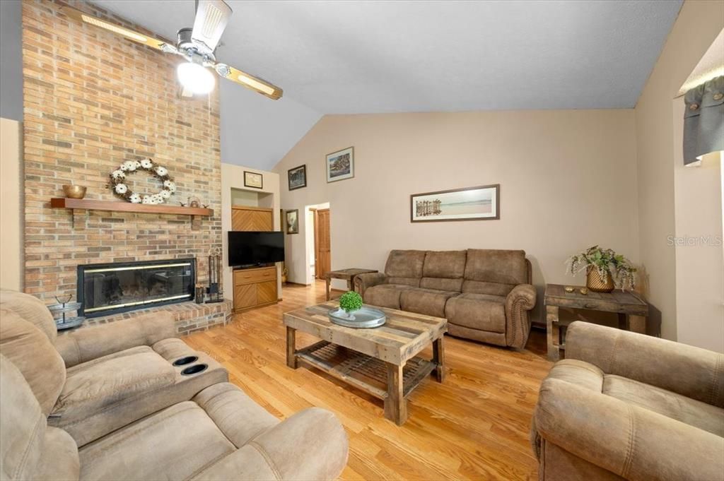 For Sale: $525,000 (3 beds, 2 baths, 1862 Square Feet)