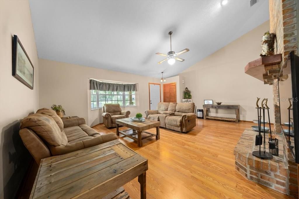 For Sale: $525,000 (3 beds, 2 baths, 1862 Square Feet)