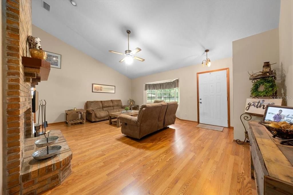 For Sale: $525,000 (3 beds, 2 baths, 1862 Square Feet)