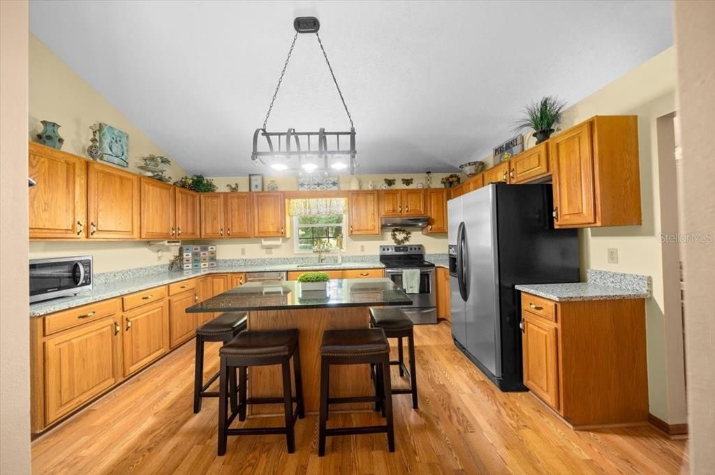 For Sale: $525,000 (3 beds, 2 baths, 1862 Square Feet)