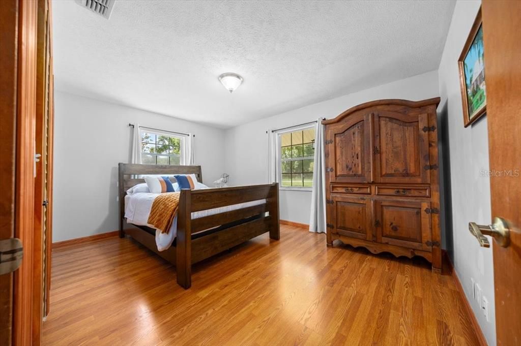 For Sale: $525,000 (3 beds, 2 baths, 1862 Square Feet)