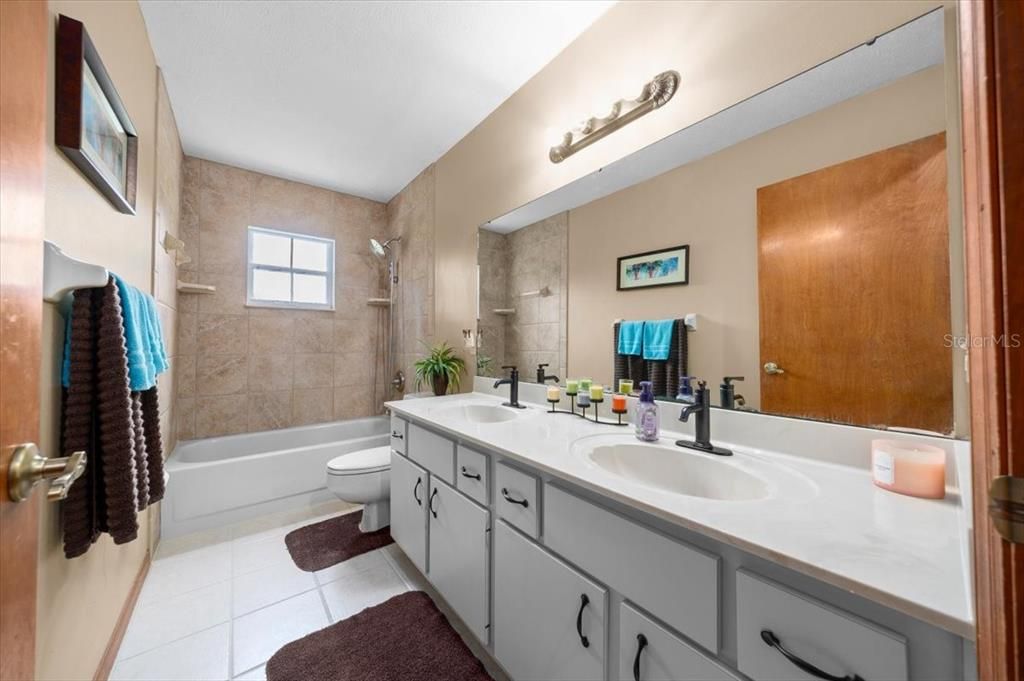 For Sale: $525,000 (3 beds, 2 baths, 1862 Square Feet)