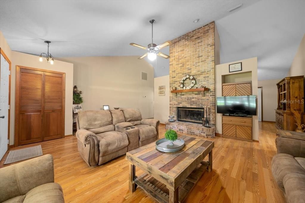 For Sale: $525,000 (3 beds, 2 baths, 1862 Square Feet)