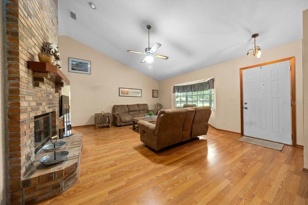 For Sale: $525,000 (3 beds, 2 baths, 1862 Square Feet)