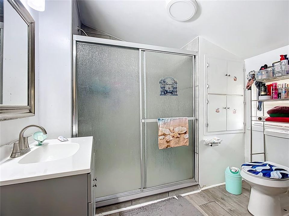 合同活跃: $235,000 (2 贝兹, 1 浴室, 856 平方英尺)