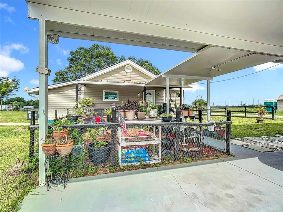 合同活跃: $235,000 (2 贝兹, 1 浴室, 856 平方英尺)