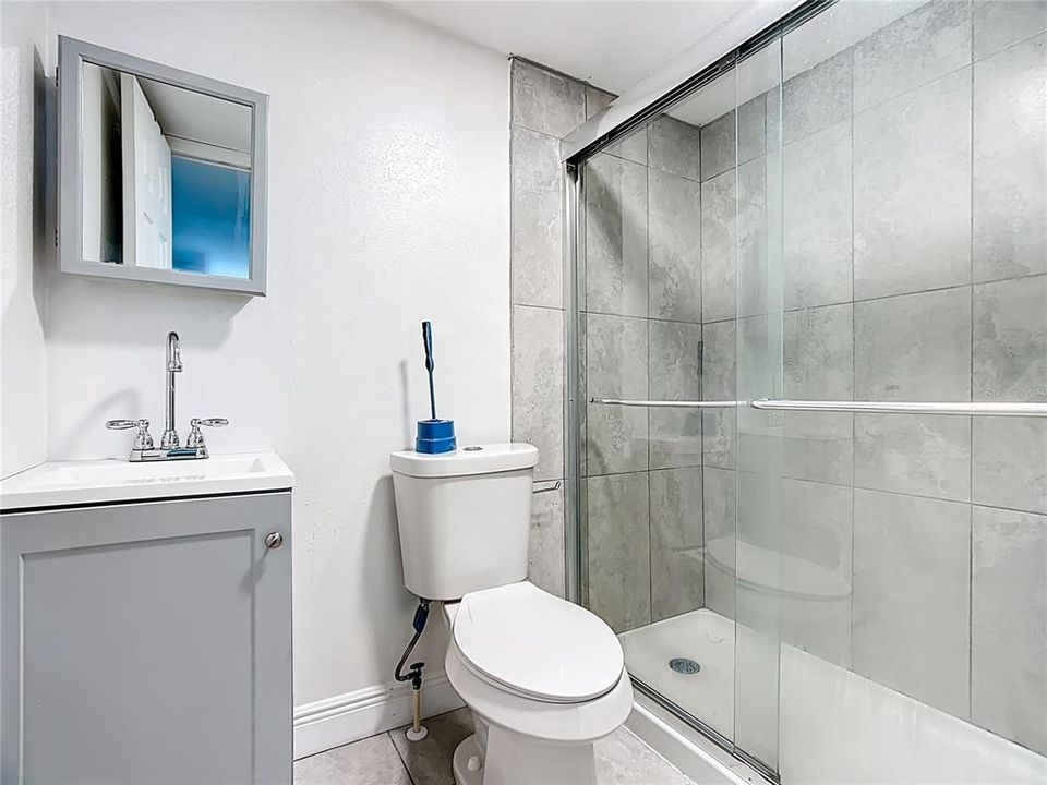 合同活跃: $235,000 (2 贝兹, 1 浴室, 856 平方英尺)