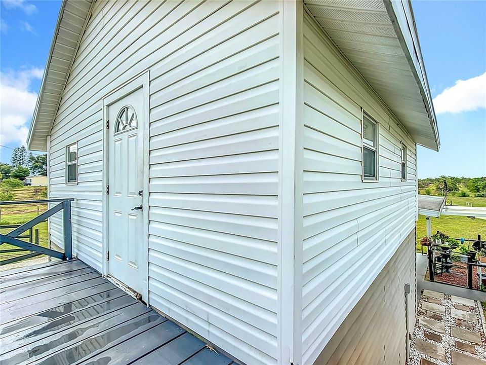 合同活跃: $235,000 (2 贝兹, 1 浴室, 856 平方英尺)