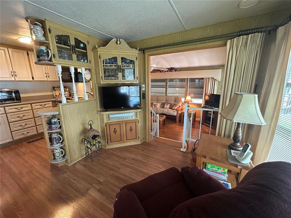 待售: $123,900 (1 贝兹, 2 浴室, 736 平方英尺)