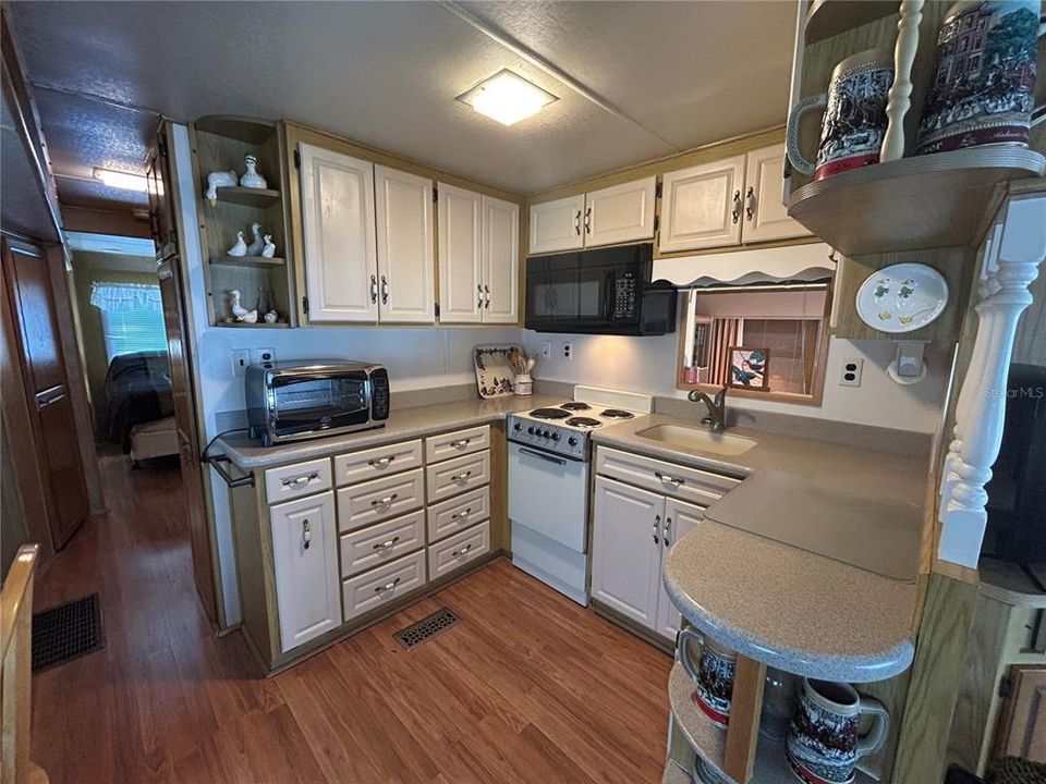 待售: $123,900 (1 贝兹, 2 浴室, 736 平方英尺)