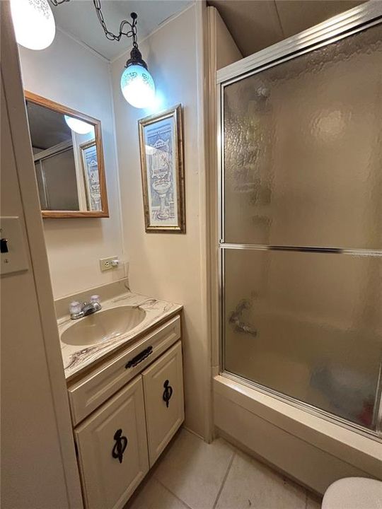 待售: $123,900 (1 贝兹, 2 浴室, 736 平方英尺)