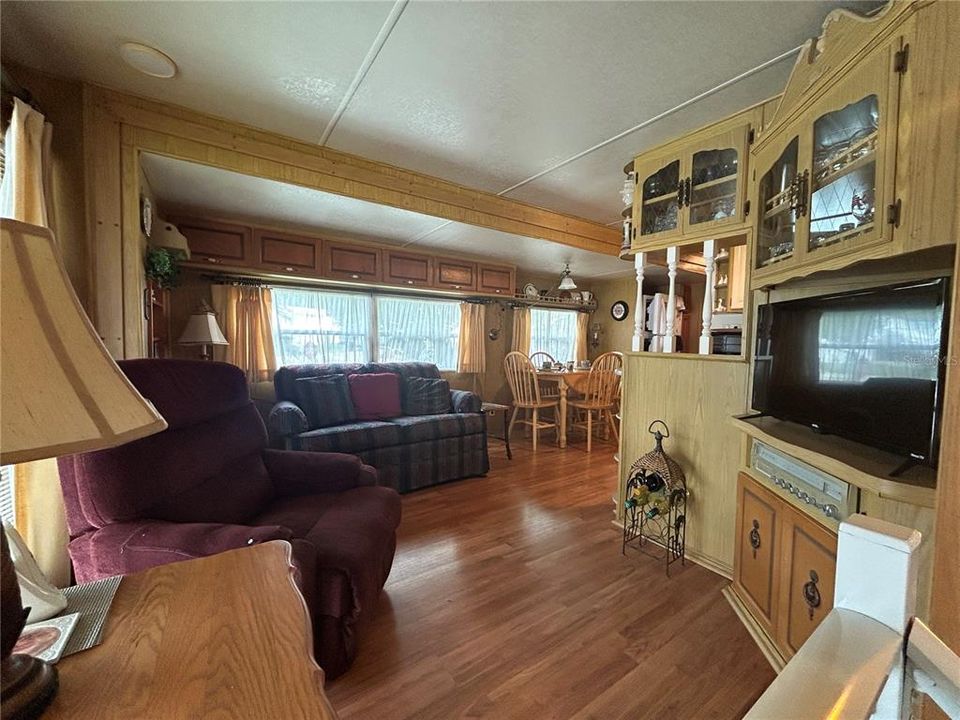 待售: $123,900 (1 贝兹, 2 浴室, 736 平方英尺)