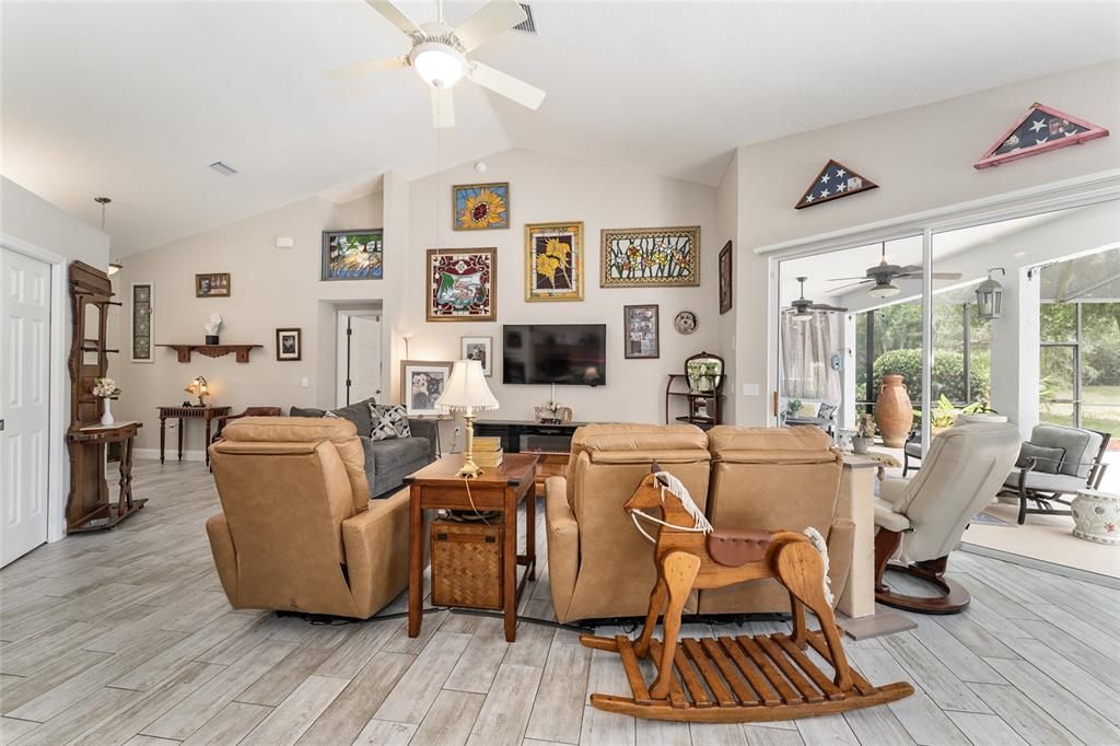 En Venta: $485,000 (3 camas, 2 baños, 2121 Pies cuadrados)