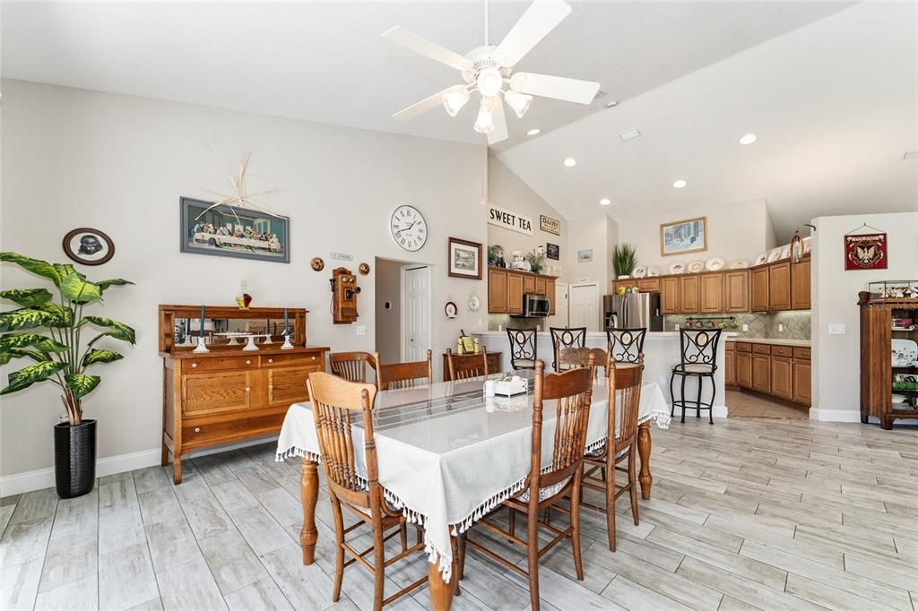 En Venta: $485,000 (3 camas, 2 baños, 2121 Pies cuadrados)