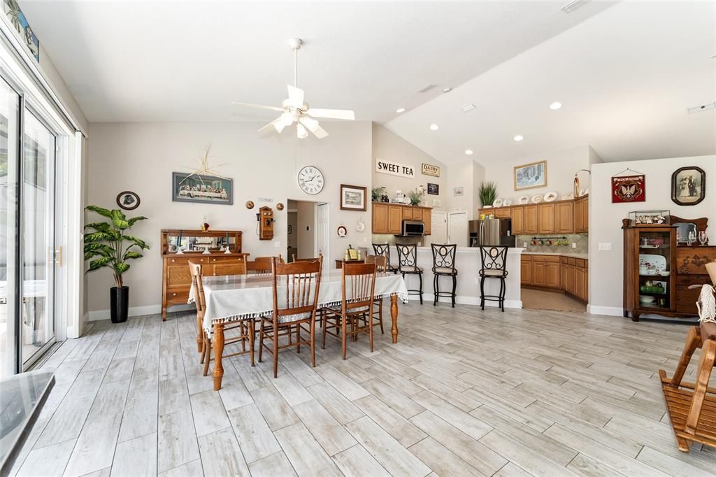 En Venta: $485,000 (3 camas, 2 baños, 2121 Pies cuadrados)