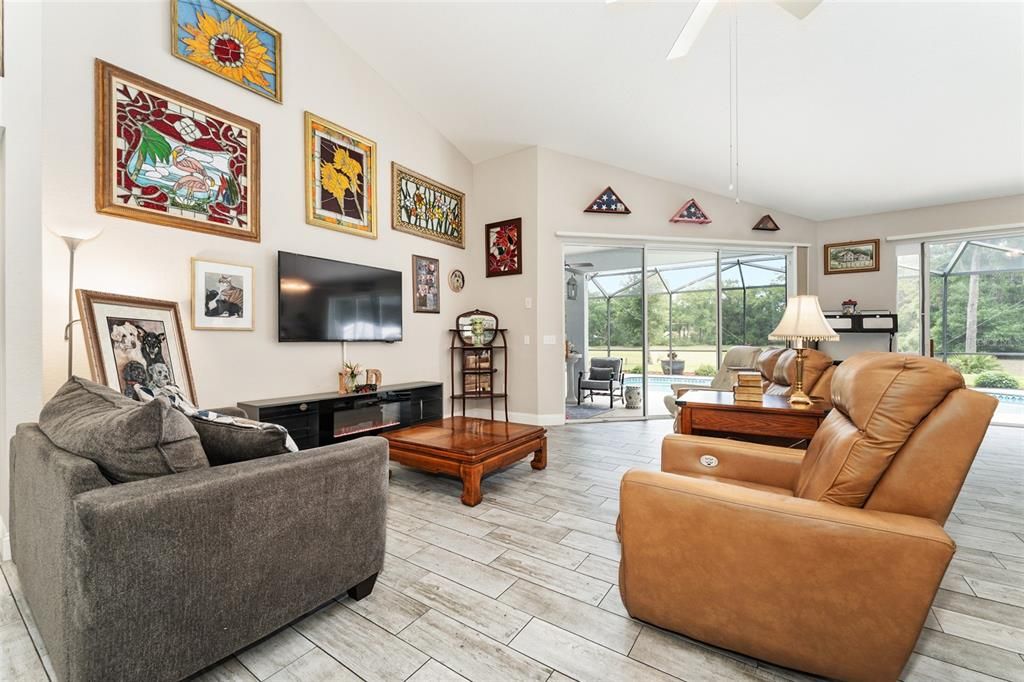 En Venta: $485,000 (3 camas, 2 baños, 2121 Pies cuadrados)