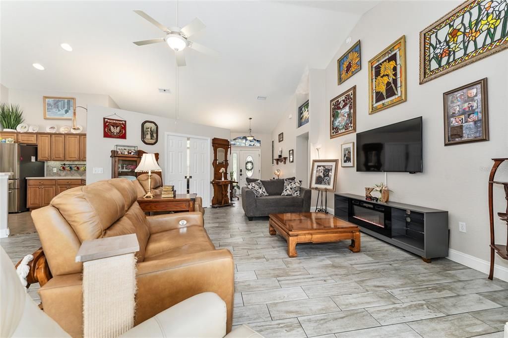 En Venta: $485,000 (3 camas, 2 baños, 2121 Pies cuadrados)