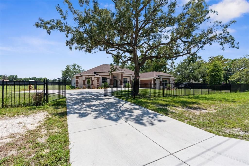 Active With Contract: $629,000 (4 beds, 3 baths, 2895 Square Feet)