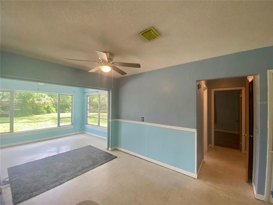 For Sale: $220,900 (2 beds, 1 baths, 1104 Square Feet)