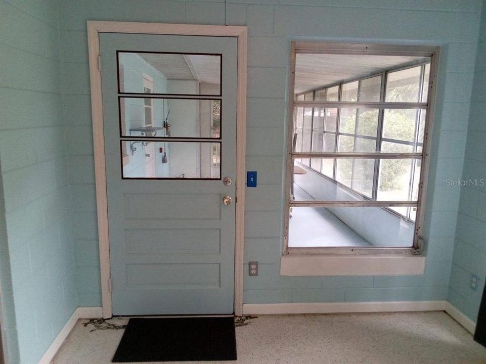 For Sale: $220,900 (2 beds, 1 baths, 1104 Square Feet)