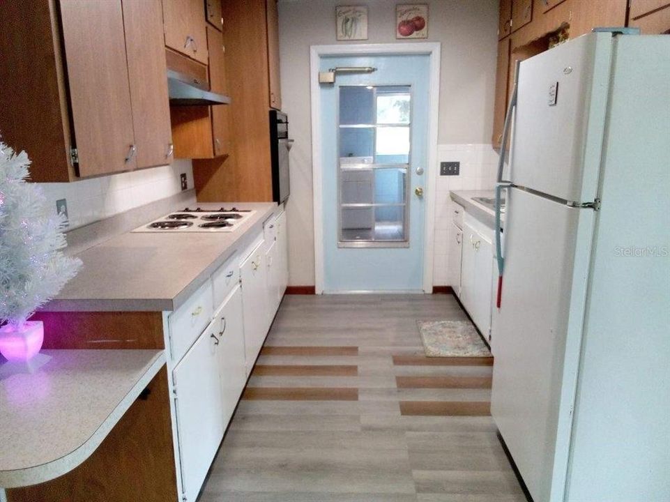 For Sale: $220,900 (2 beds, 1 baths, 1104 Square Feet)