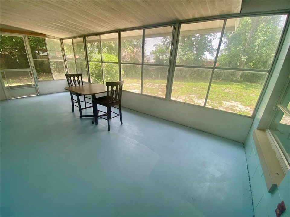 For Sale: $220,900 (2 beds, 1 baths, 1104 Square Feet)