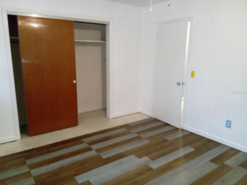 For Sale: $220,900 (2 beds, 1 baths, 1104 Square Feet)