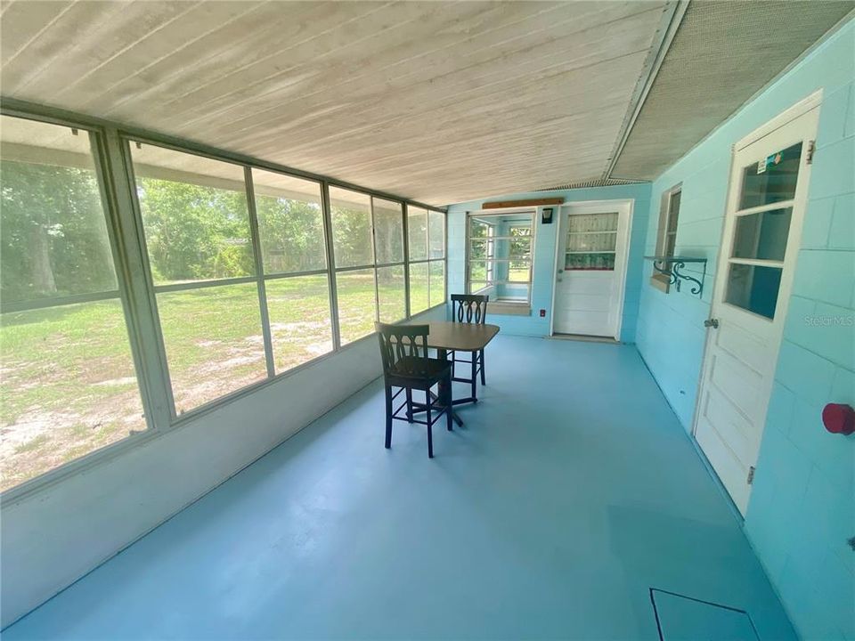 For Sale: $220,900 (2 beds, 1 baths, 1104 Square Feet)