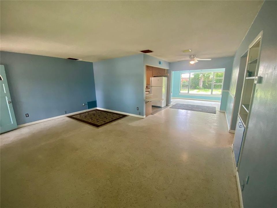 For Sale: $220,900 (2 beds, 1 baths, 1104 Square Feet)