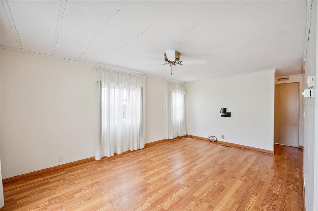 For Sale: $114,900 (2 beds, 2 baths, 816 Square Feet)