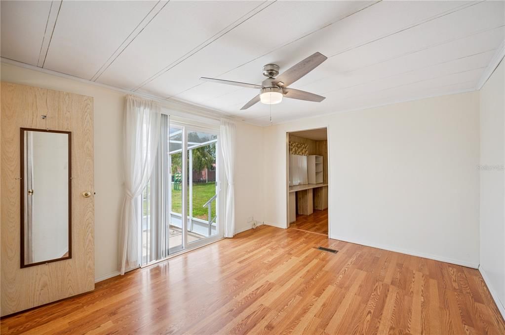 For Sale: $114,900 (2 beds, 2 baths, 816 Square Feet)