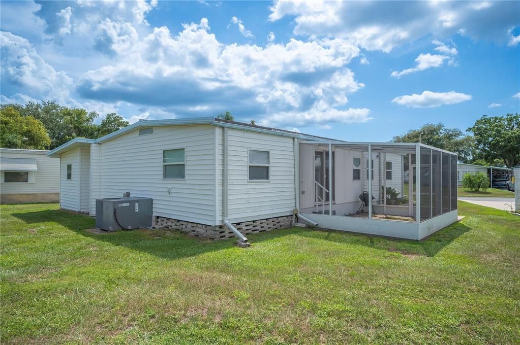 For Sale: $114,900 (2 beds, 2 baths, 816 Square Feet)