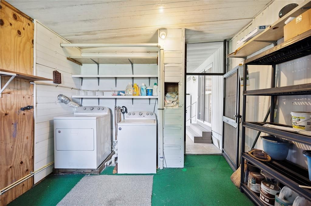 For Sale: $114,900 (2 beds, 2 baths, 816 Square Feet)