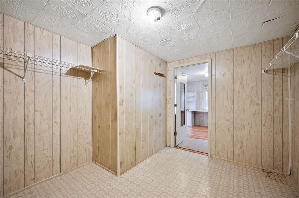 For Sale: $114,900 (2 beds, 2 baths, 816 Square Feet)