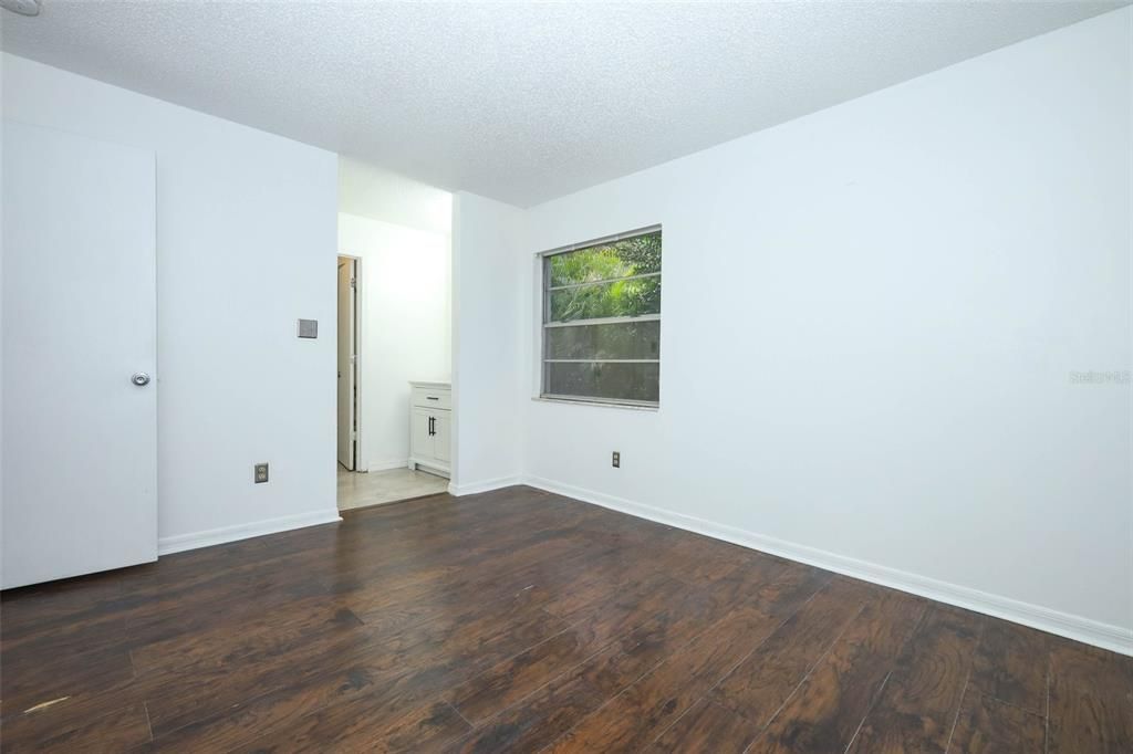 На продажу: $425,000 (4 спален, 0 ванн, 1824 Квадратных фут)