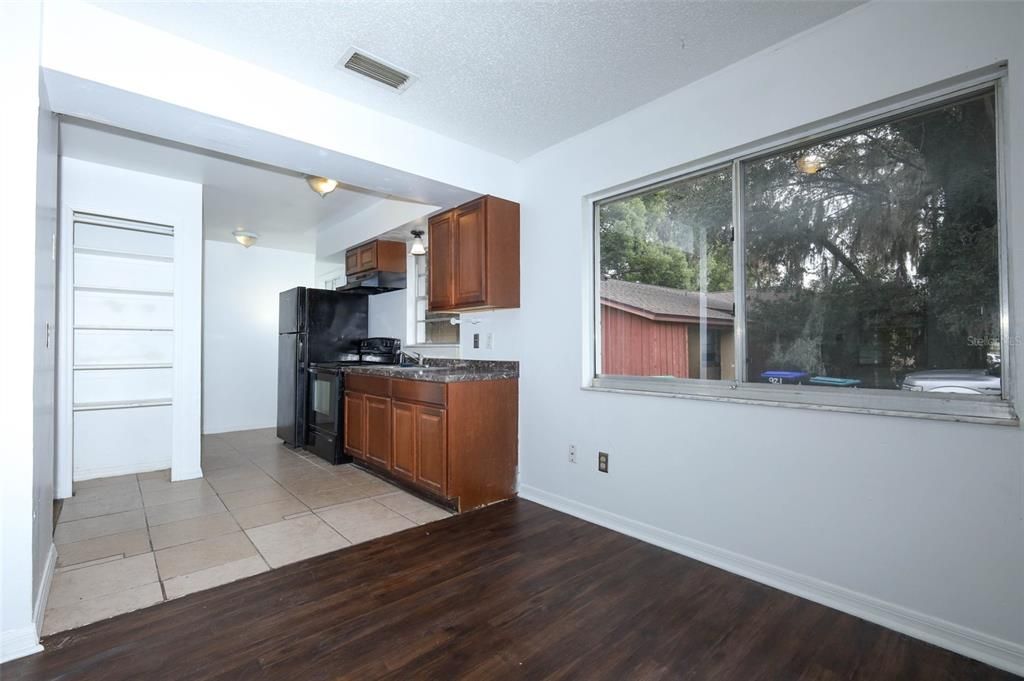 На продажу: $425,000 (4 спален, 0 ванн, 1824 Квадратных фут)