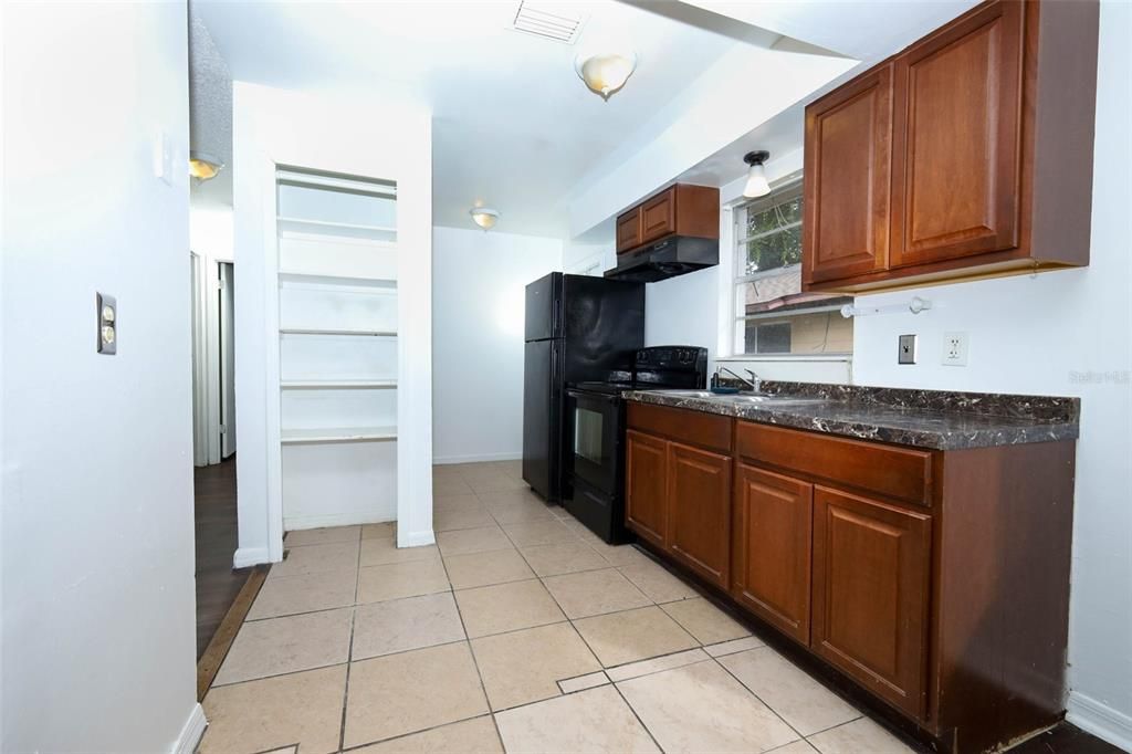 На продажу: $425,000 (4 спален, 0 ванн, 1824 Квадратных фут)