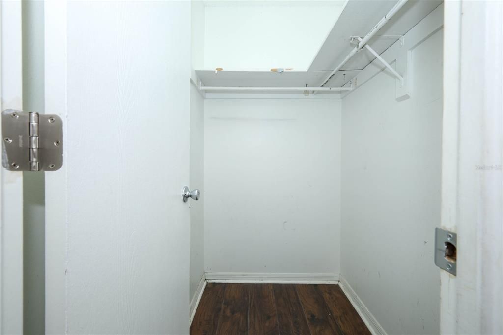 На продажу: $425,000 (4 спален, 0 ванн, 1824 Квадратных фут)