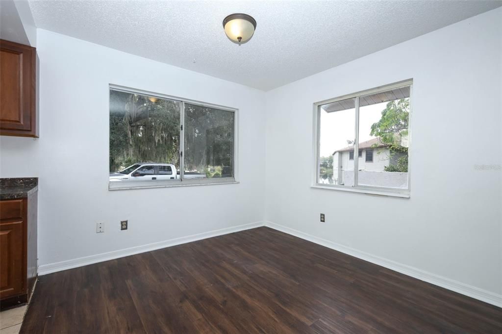 На продажу: $425,000 (4 спален, 0 ванн, 1824 Квадратных фут)